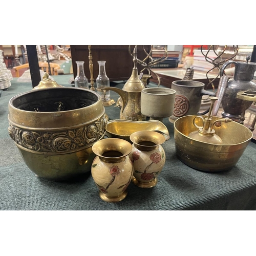 248 - Collection of metal ware