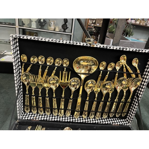 275 - Suite of Italian boxed 24ct gold plated cutlery