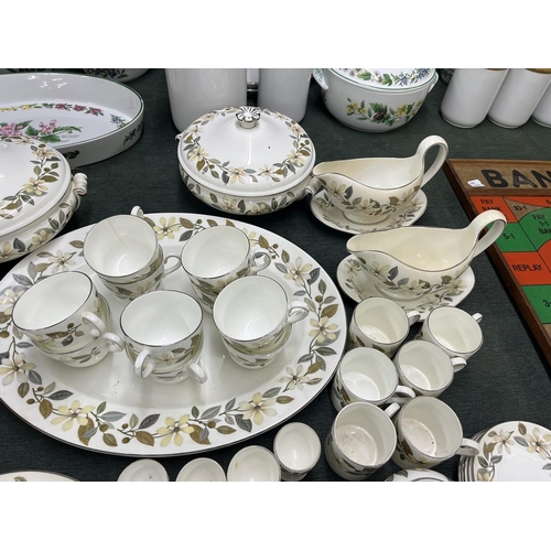 290 - Wedgwood dinner service - Beaconsfield