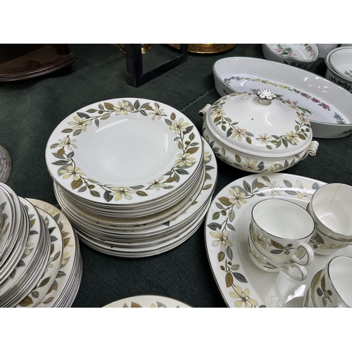 290 - Wedgwood dinner service - Beaconsfield