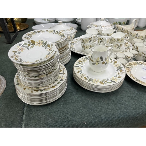 290 - Wedgwood dinner service - Beaconsfield