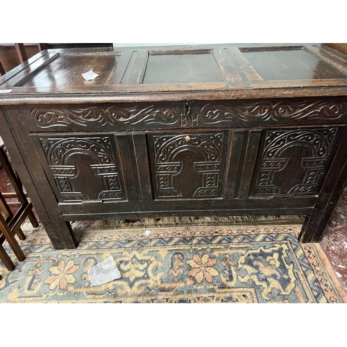 413 - Early oak coffer - Approx W120cm D56cm H69cm