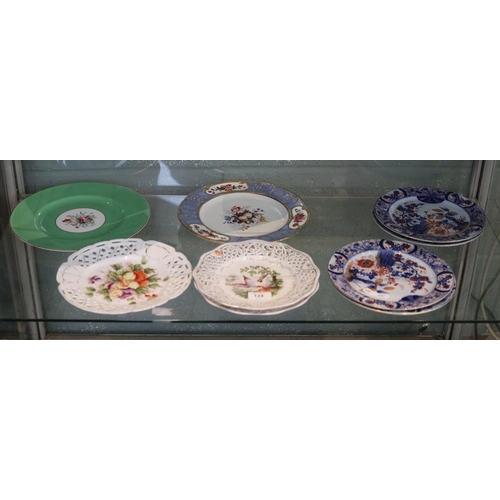 124 - Collection of decorative plates