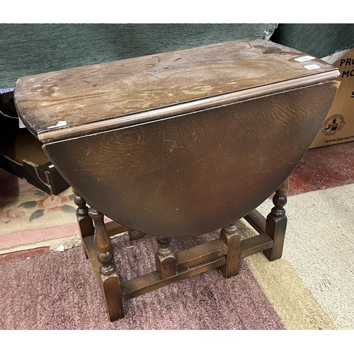 202 - Small drop leaf table