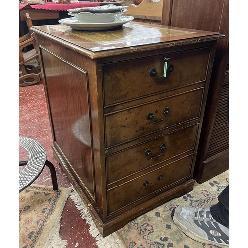 323 - Wooden 2 drawer leather topped filling cabinet - Approx W: 54cm D: 68cm H: 77cm