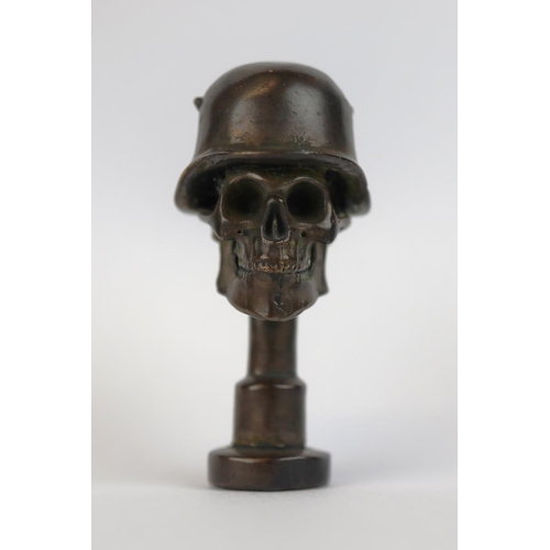 330 - Small bronze skull wearing helmet marked WW1 to base - Approx H: 4.5cm