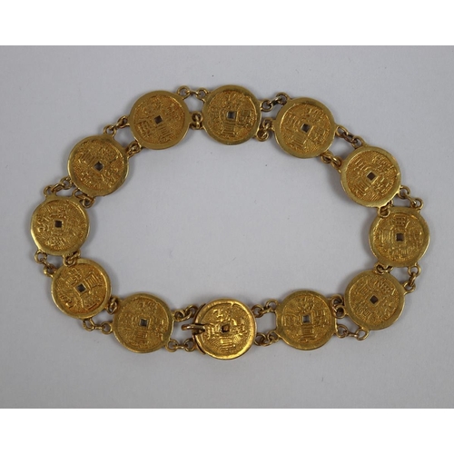 61 - 18ct gold Chinese bracelet - Approx 9.7 g