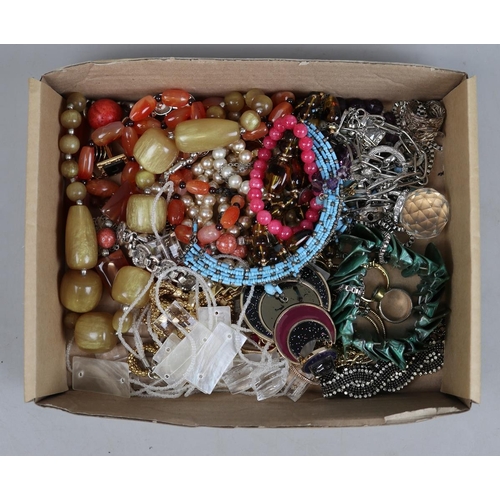 80 - Collection of costume jewellery