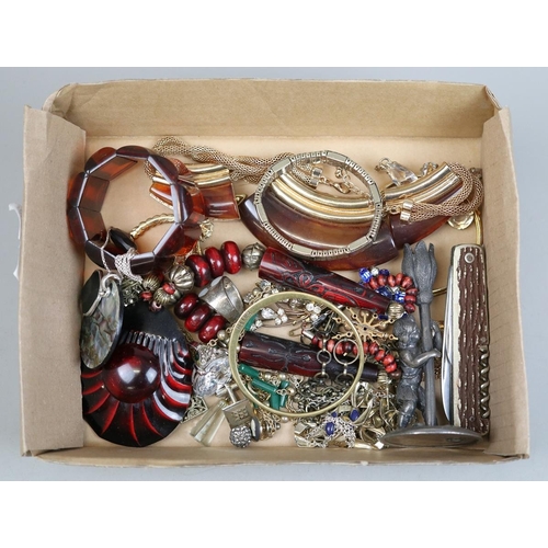 82 - Collection of jewellery to include silver