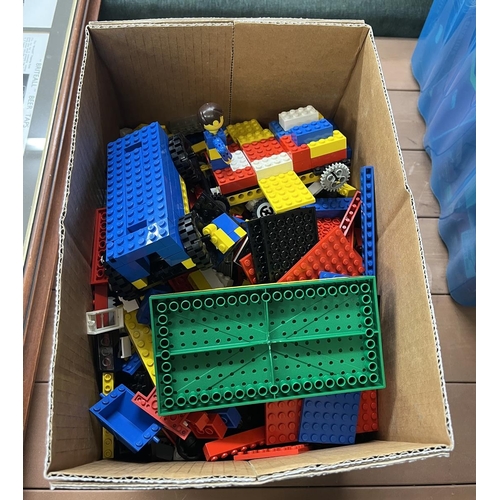 173 - Box of assorted Lego