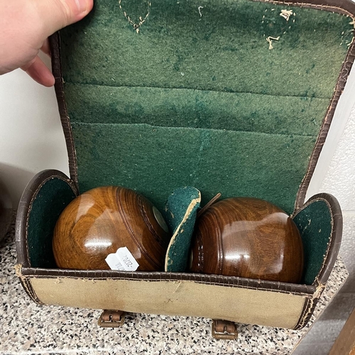 284 - Set of 4 bowling lignum vitae woods