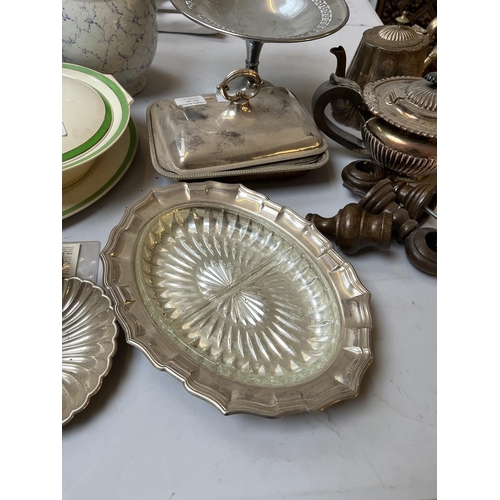 400 - Collection of ceramics and metalware