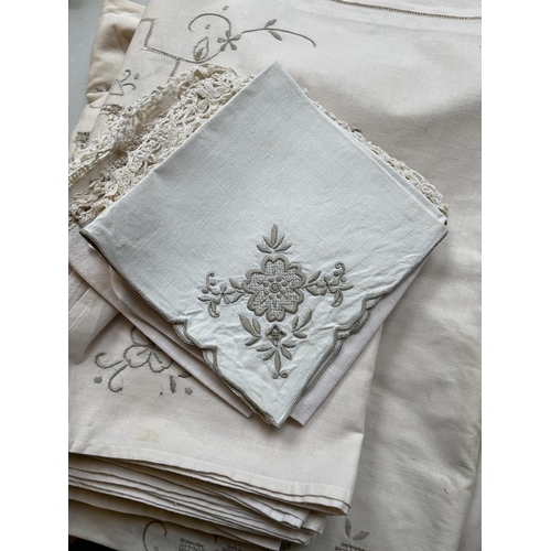 402 - Collection of fine Irish linen