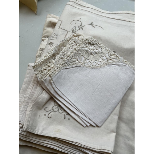 402 - Collection of fine Irish linen