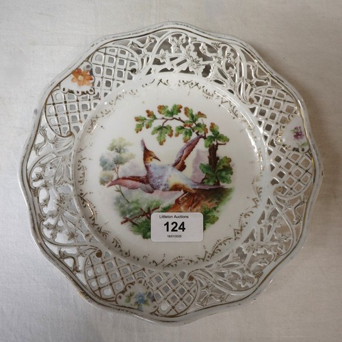 124 - Collection of decorative plates