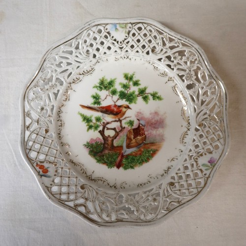 124 - Collection of decorative plates