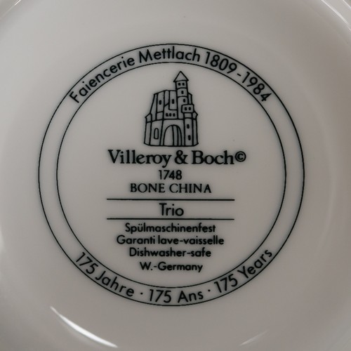 160 - Villeroy & Boch dinner service (1985) comprising of 50 pieces