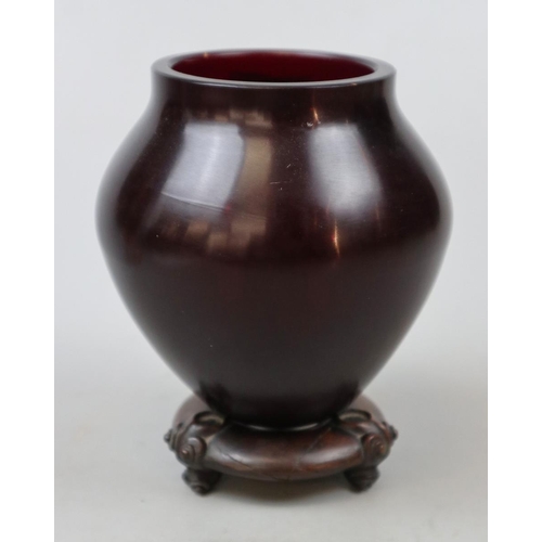 277 - Antique 19thC red ruby bulbous vase bearing Quialong marks to base - Approx 14cm x 12cm