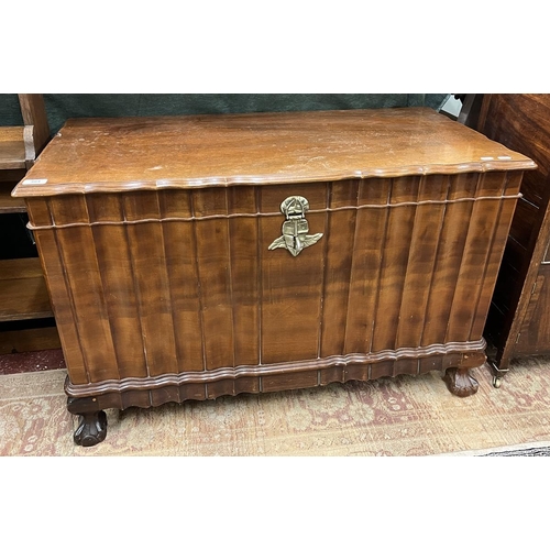 384 - Dowry chest - Approx W: 101cm D: 52cm H: 64cm