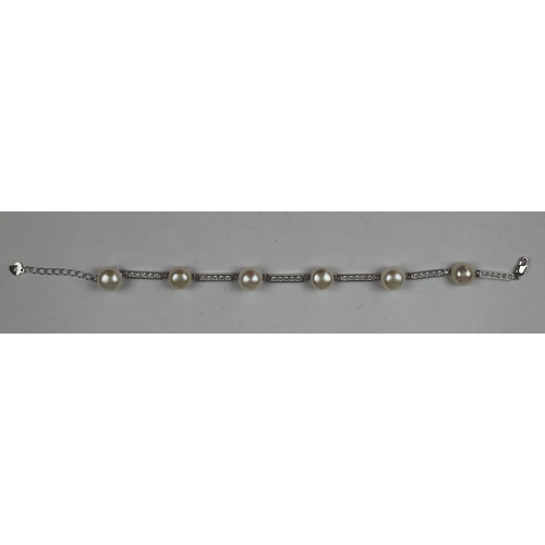 44 - Silver stone and pearl set bracelet