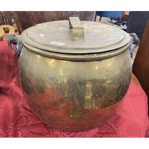 533 - Lidded cauldron style brass coal bucket