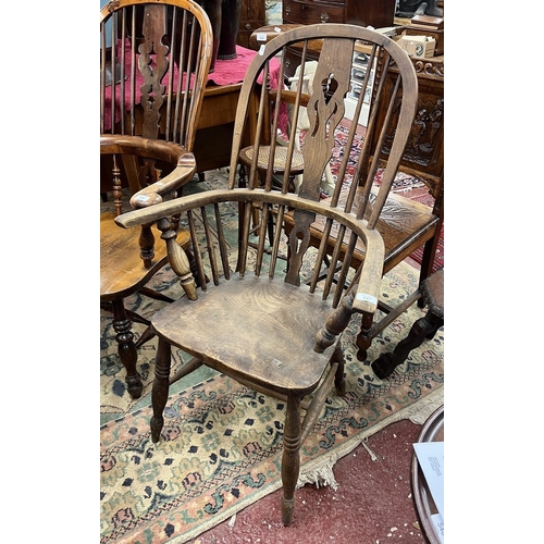 547 - Antique Windsor armchair