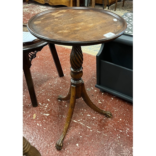 548 - Antique mahogany wine table