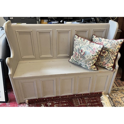 605 - Painted settle with under seat storage - Approx W: 122cm D: 38cm H: 90cm