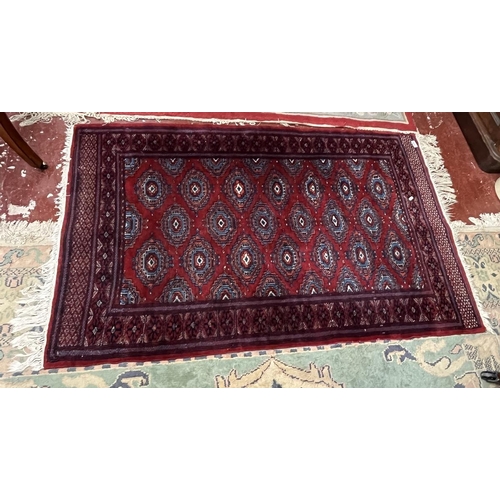 633 - Red patterned rug - Approx size 158cm x 102cm