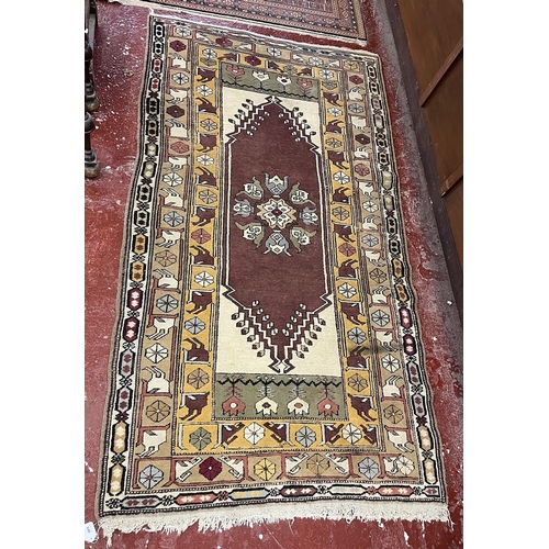 640 - Turkish carpet - Approx size 207cm x 114cm