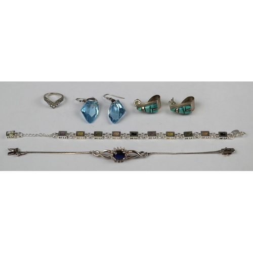 93 - Collection of silver jewellery