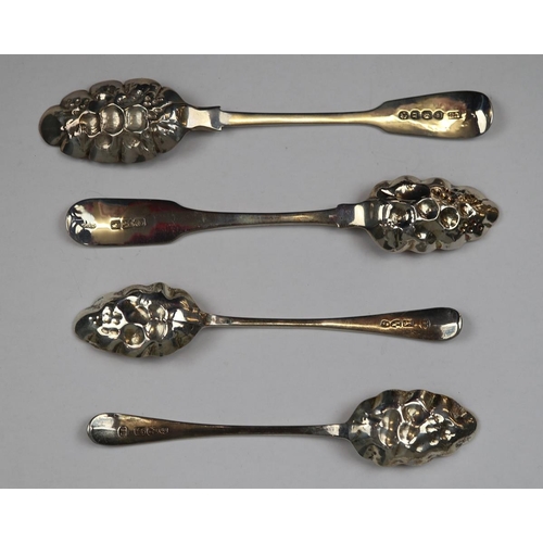 15 - 4 hallmarked silver berry tea spoons - Approx 61g