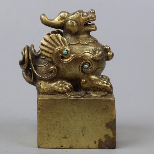 268 - Large heavy gilt bronze seal - Approx 14cm x 7.5cm