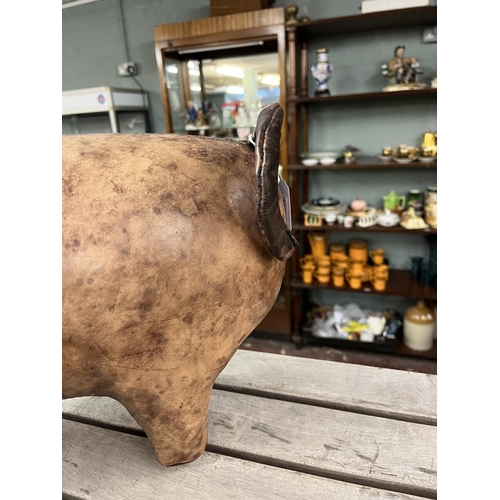 380 - Vintage Omersa leather pig footstool - Approx length 42cm