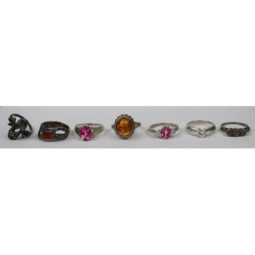 51 - 7 silver stone set rings