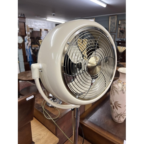 525 - Retro floor standing fan