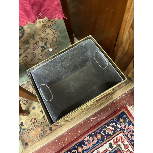 531 - A fine Victorian polished coal box with inner liner. Crossed torches emblem to front, decorative han... 