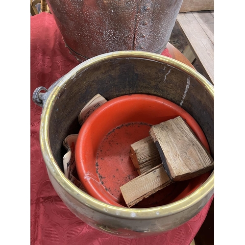 533 - Lidded cauldron style brass coal bucket