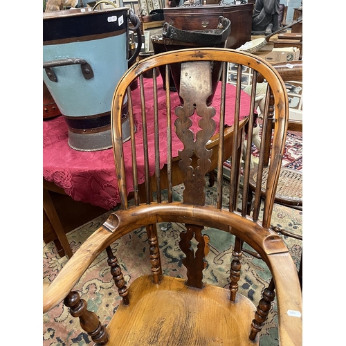 546 - Antique Windsor armchair