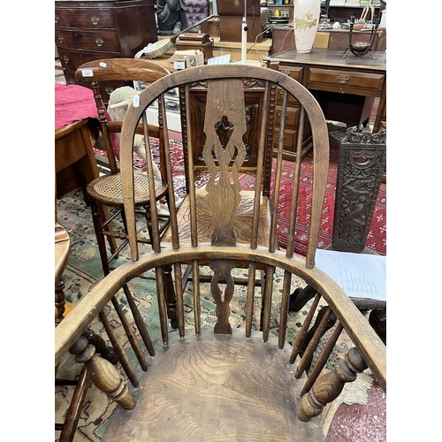 547 - Antique Windsor armchair