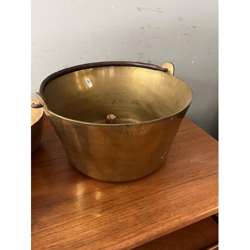 552 - Collection of copper and brass to include jam pan