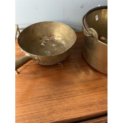 552 - Collection of copper and brass to include jam pan