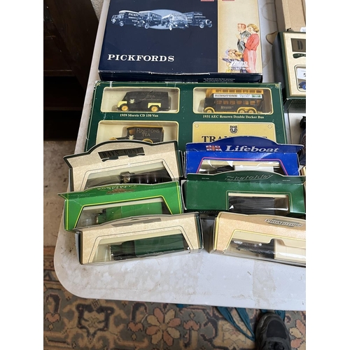 570 - Collection of diecast vehicles in original boxes