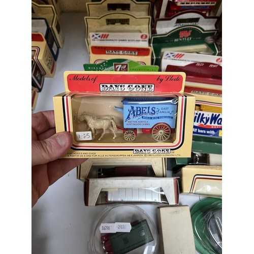 579 - Collection of diecast vehicles in original boxes