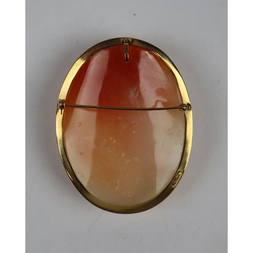 58 - 18ct gold cameo brooch