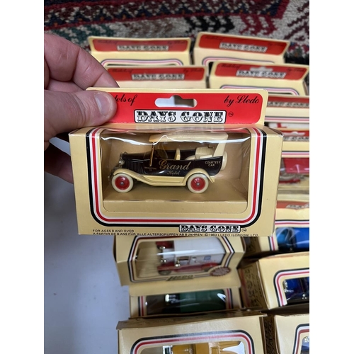 581 - Collection of diecast vehicles in original boxes