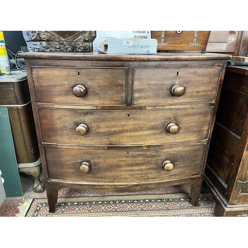 607 - Antique oak bow front 2 over 2 chest of drawers - Approx W: 91cm D: 49cm H: 89cm