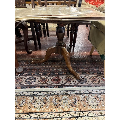 621 - Antique oak tilt top table