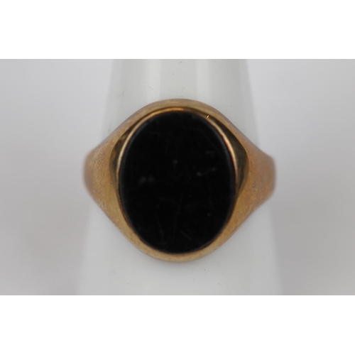 68 - 9ct gold signet ring - Size T