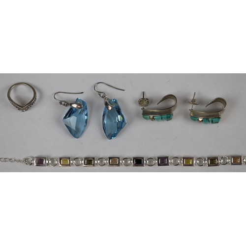 93 - Collection of silver jewellery